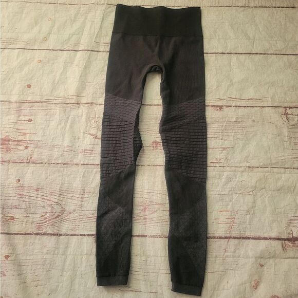 Spanx Look At Me Now Seamless Moto Leggings Size XS NWOT - Picture 3 of 7